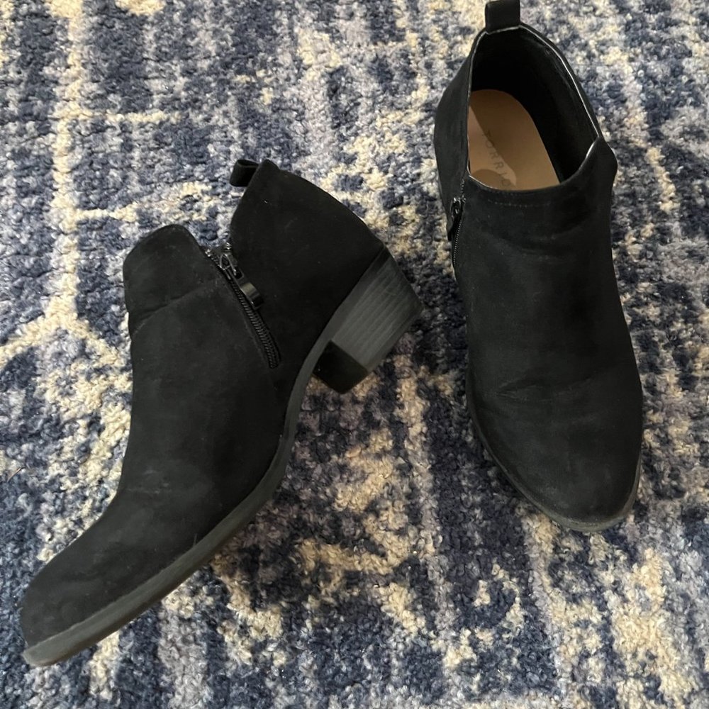 10.5 wide black suede booties